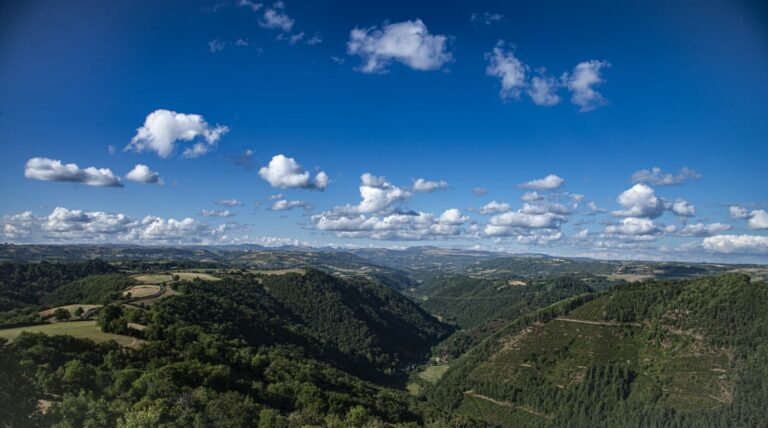 vue depuis le roc de ronesque auberge sapiniere
